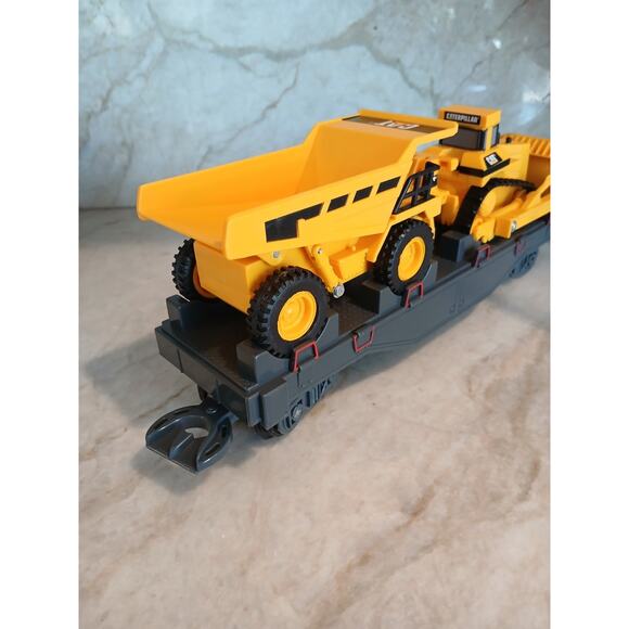 VNT Toy State Train Carrier CAR w 2 Trucks CAT Caterpillar Construction Express - Picture 4 of 15